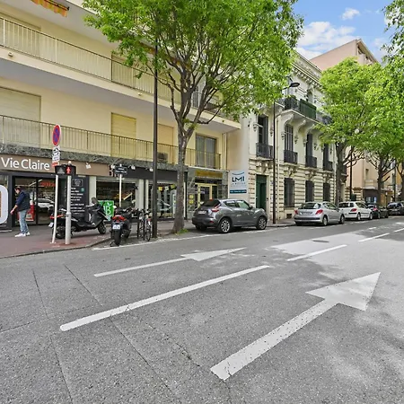 Un Exterieur Spacieux En Plein Centre D By Weekome * Antibes